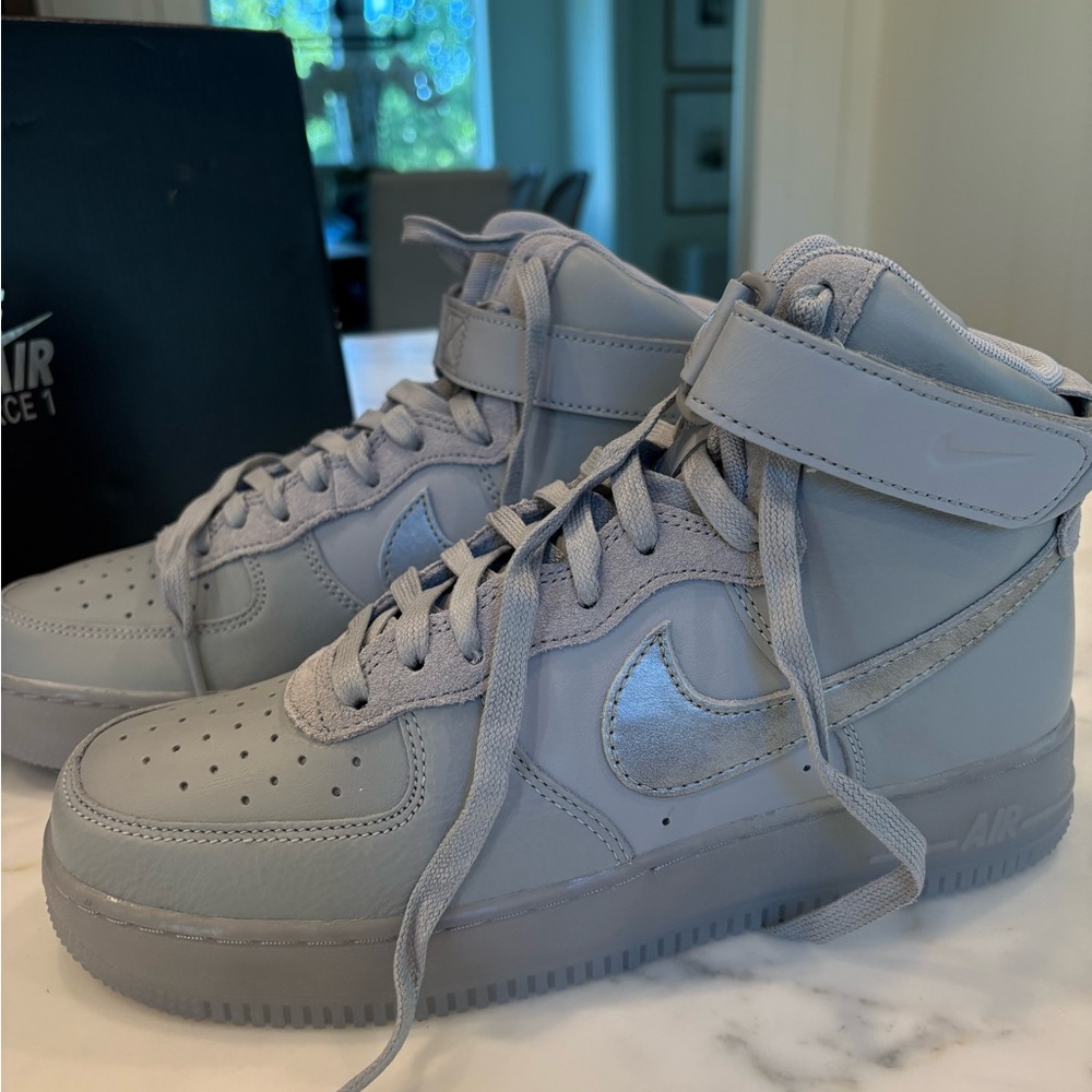 Nike Air Force 1 High Top ‘07 PRM Sneakers with Neon Laces - Picture 4 of 10
